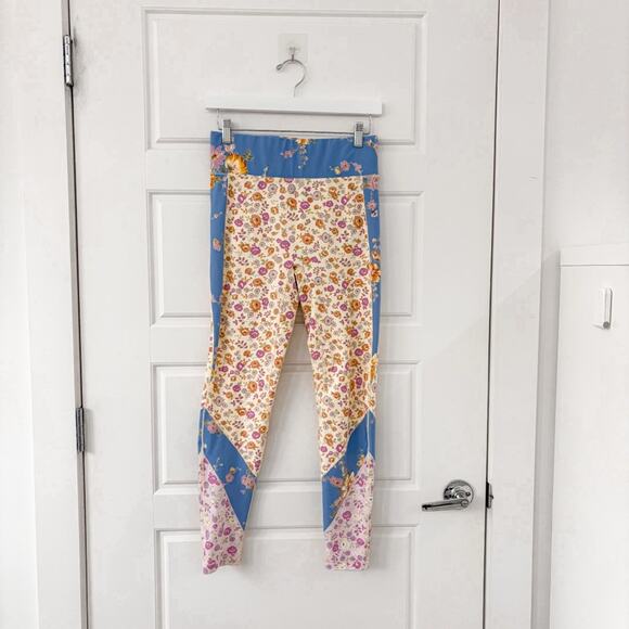 LoveShackFancy x Bandier Carnation Kisses Leggings - Picture 5 of 8